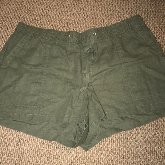 Gap army green shorts - Picture 1 of 3